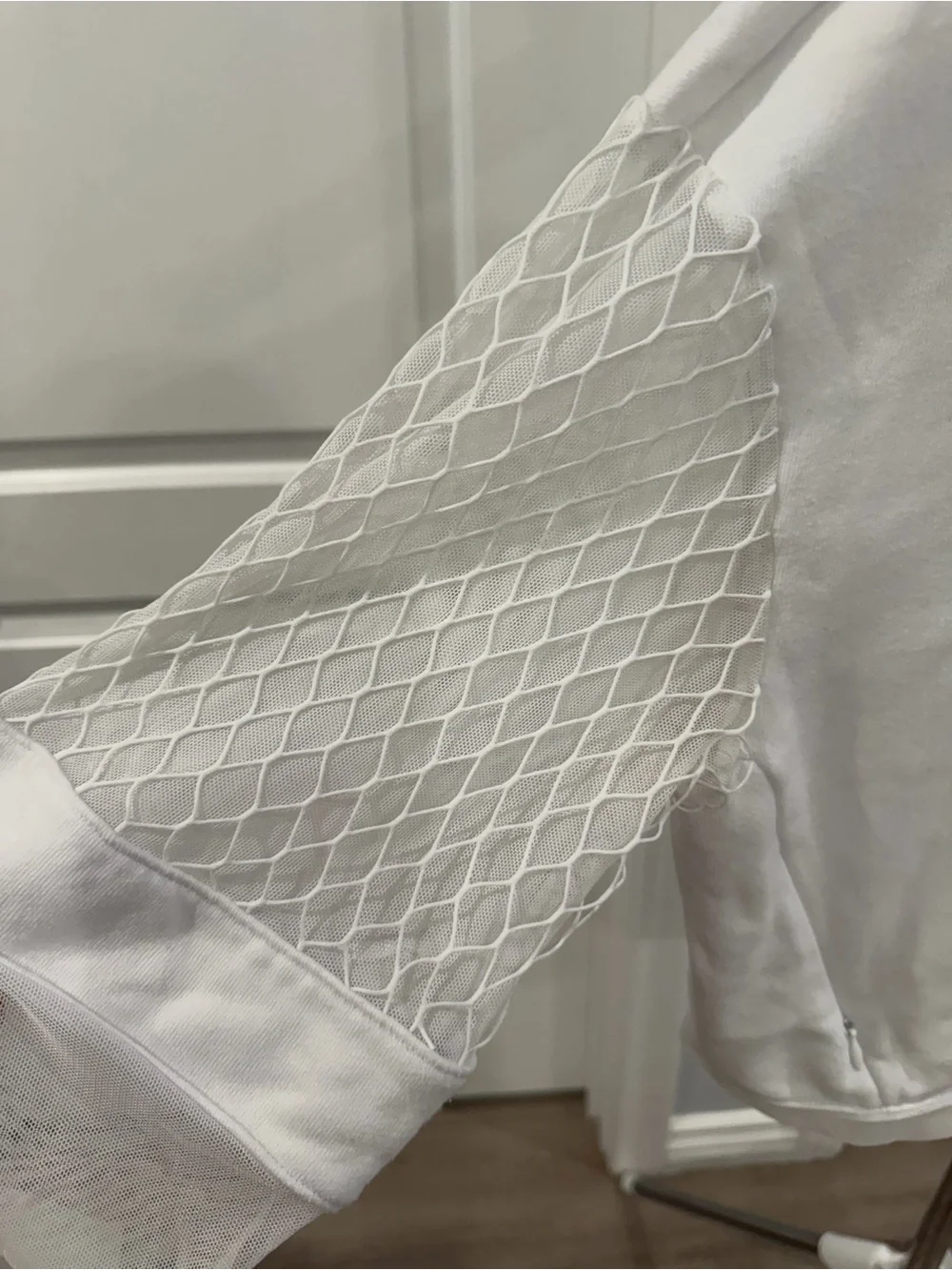 ALO - white Mesh Crop Hoodie front zipper FLAWS SEE!
